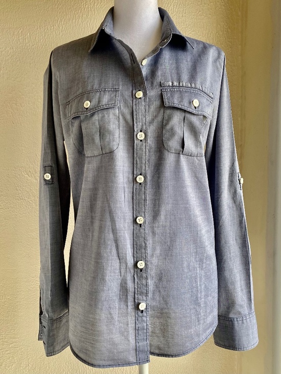 J. Crew Tops - J. Crew The Perfect Shirt cotton long sleeve button-down in blue chambray Size 6